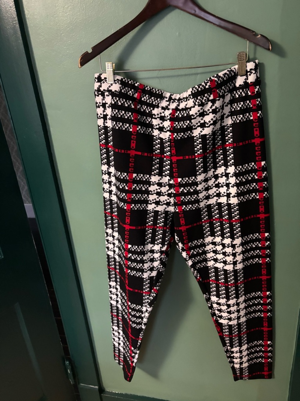 SHEIN Black White and Red Plaid Stretch Leggings
